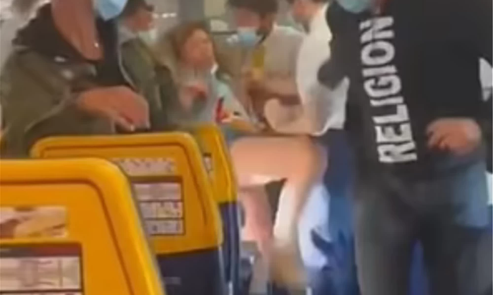 Ιταλίδα σε πτήση προς το Μιλάνο έκανε ''άνω-κάτω'' το αεροπλάνο! (βίντεο)
